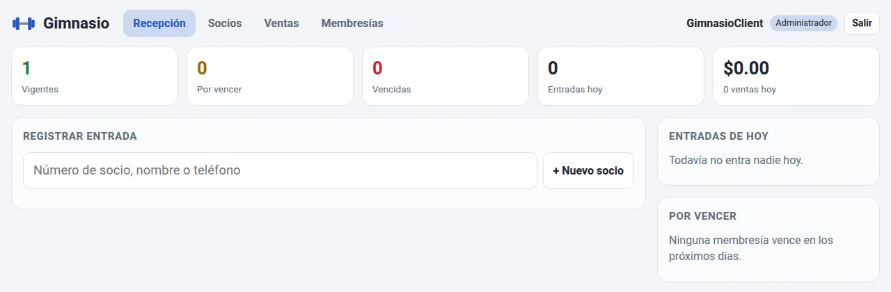 Recepción del gimnasio con las cifras del día y la búsqueda de socios.